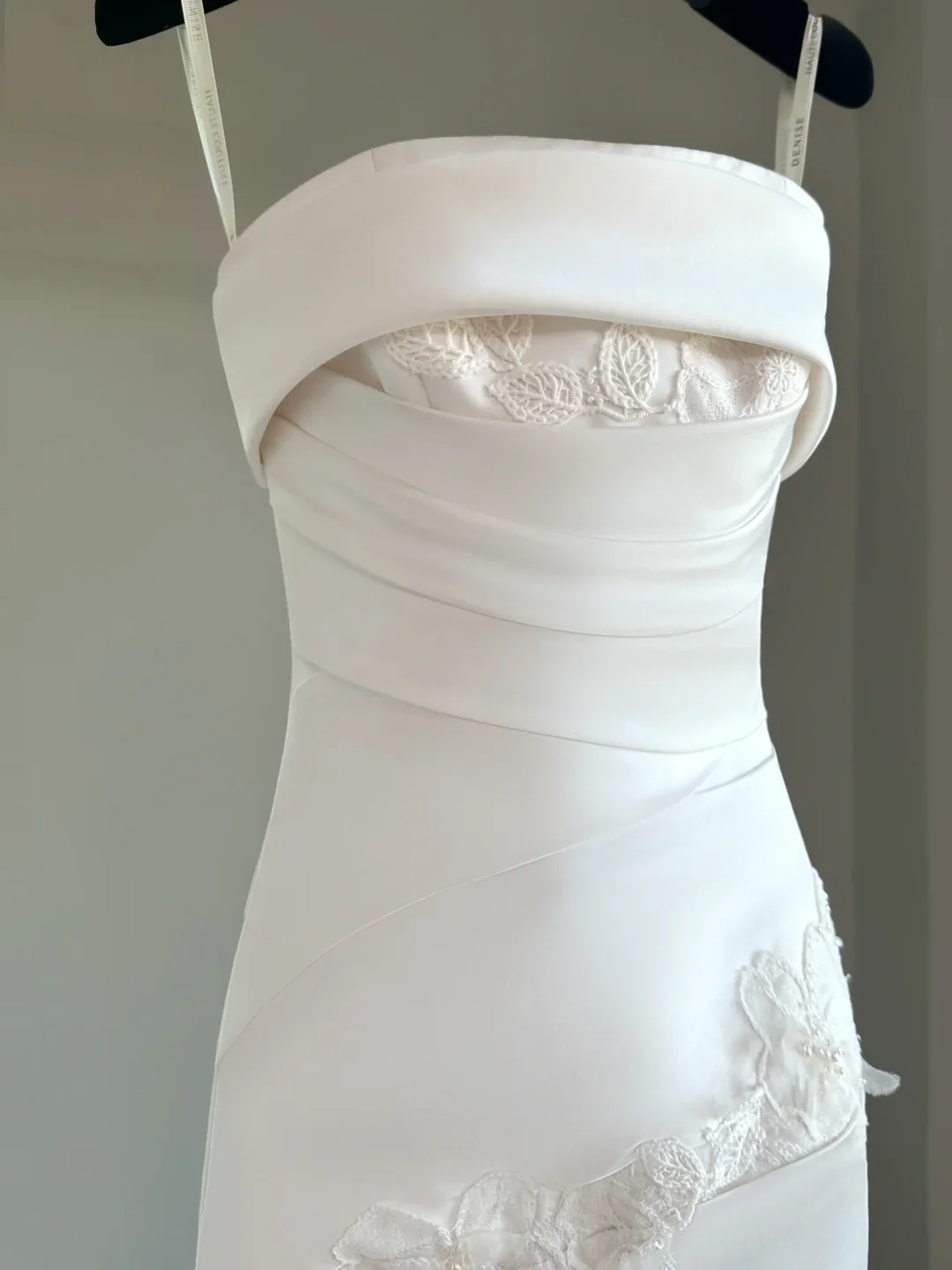 Unique Wedding Dress Ball Gown Strapless Satin White Sleeveless Long Wedding Dresses Bridal Gowns DH2051 - Deanwangkt