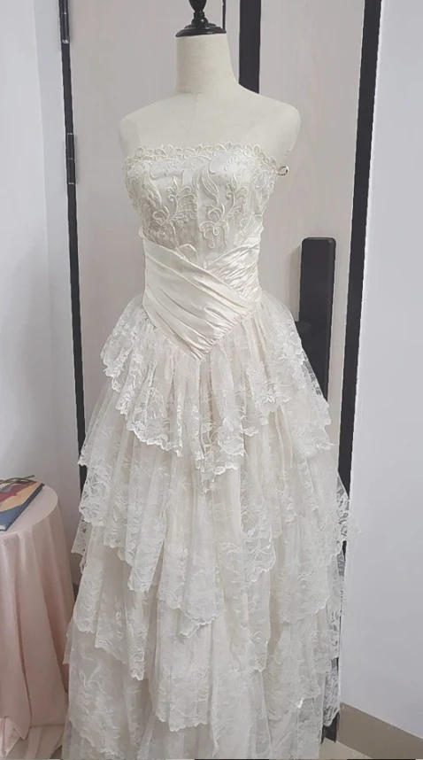 Princess Bridal Dress Ball Gown Strapless Sleeveless Lace White Appliques Wedding Dresses Pretty Bridal Gowns DH949 - Deanwangkt