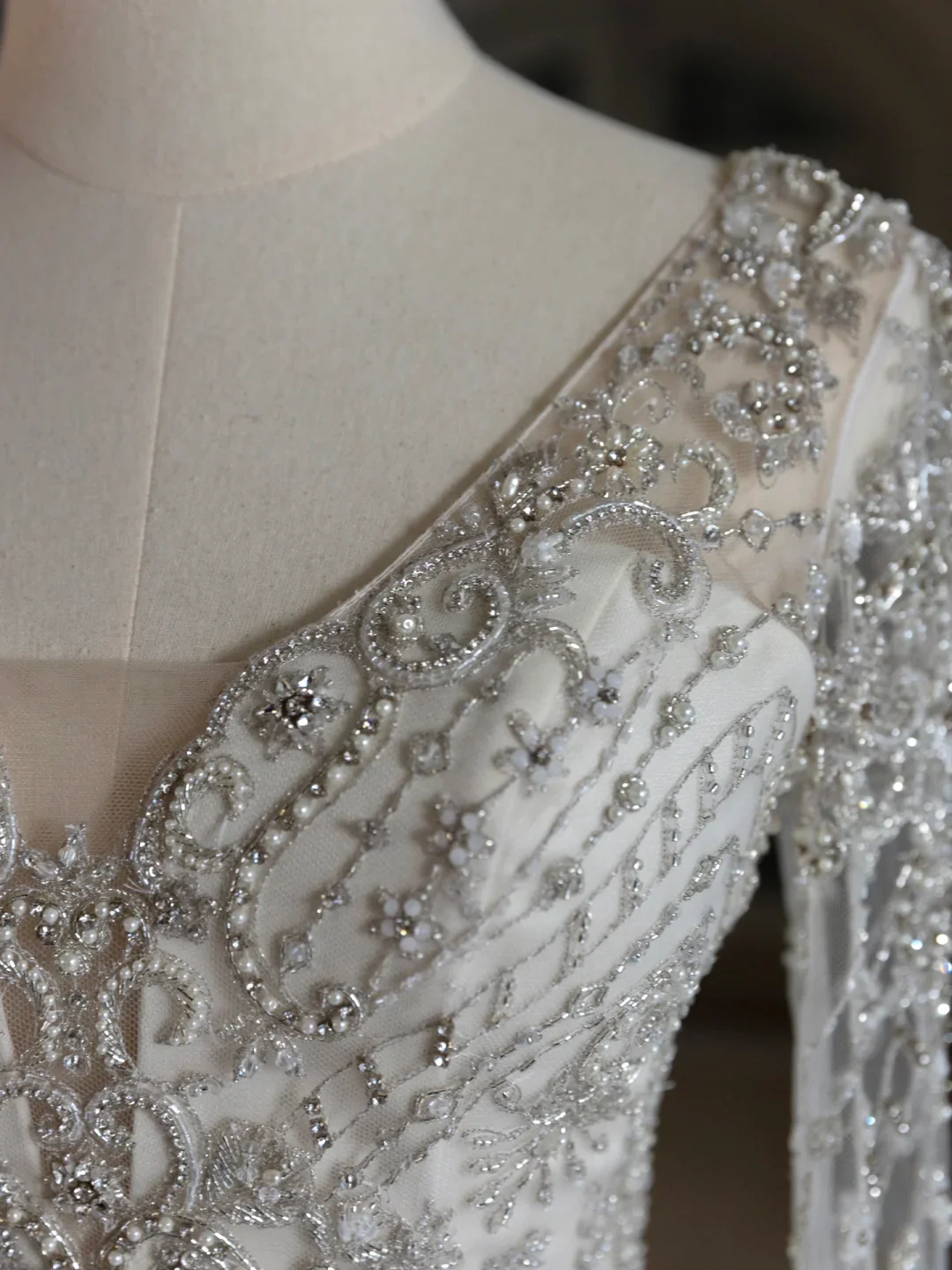 Luxury Mermaid V Neck Sequin With Silver Beads White Wedding Dress Modest Wedding Dresses Princess Wedding Gowns DH1546 - Deanwangkt