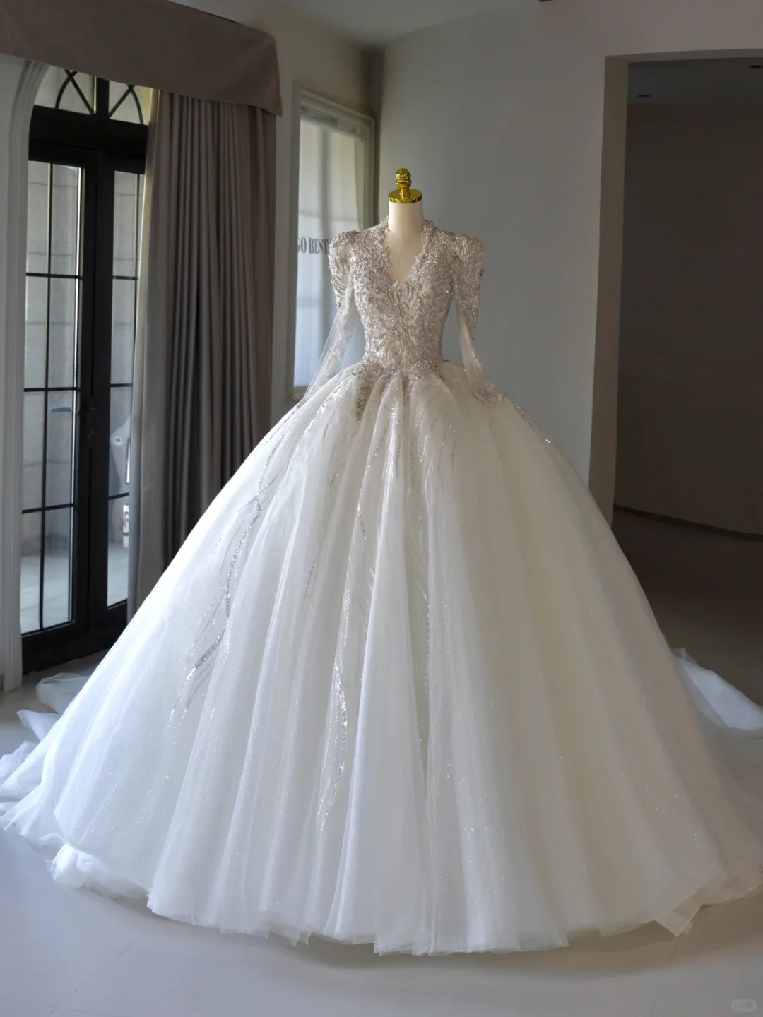 Luxury Ball Gown V Neck Long Sleeves Lace Wedding Dress With Silver Beads Wedding Dresses Modest Wedding Gowns Brides Dress DH1301 - Deanwangkt
