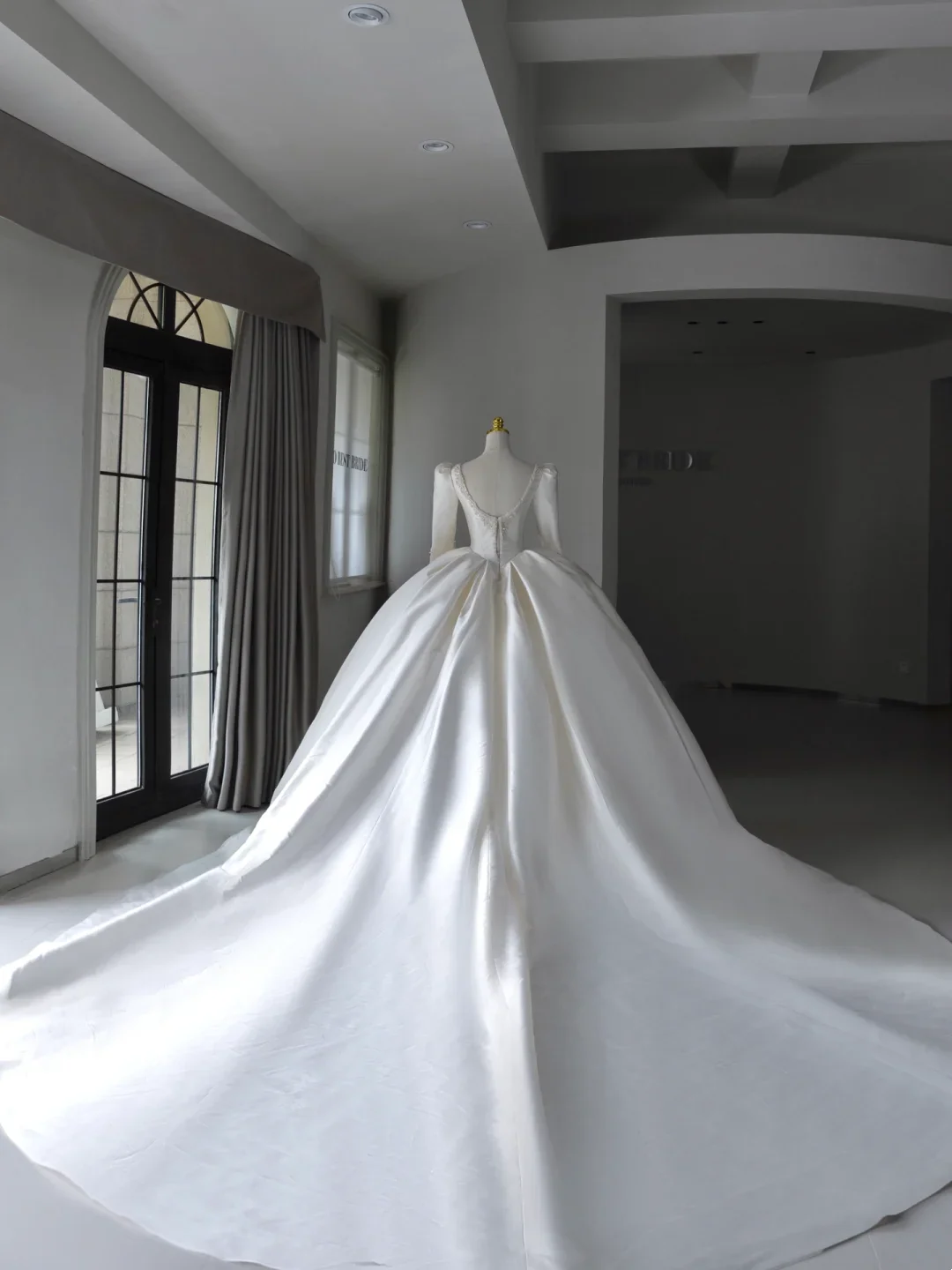 Princess Bridal Dress Ball Gown V Neck Long Sleeves White Wedding Dress With Ruffles Beads White Wedding Dresses Modest Wedding Gowns DH1563 - Deanwangkt