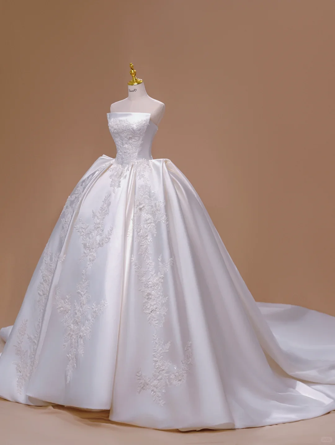 Fairy Tale Wedding Dress Princesses Ball Gowns Strapless Sleeveless White Satin Lace Wedding Dresses Bridal Gowns DH2804 - Deanwangkt