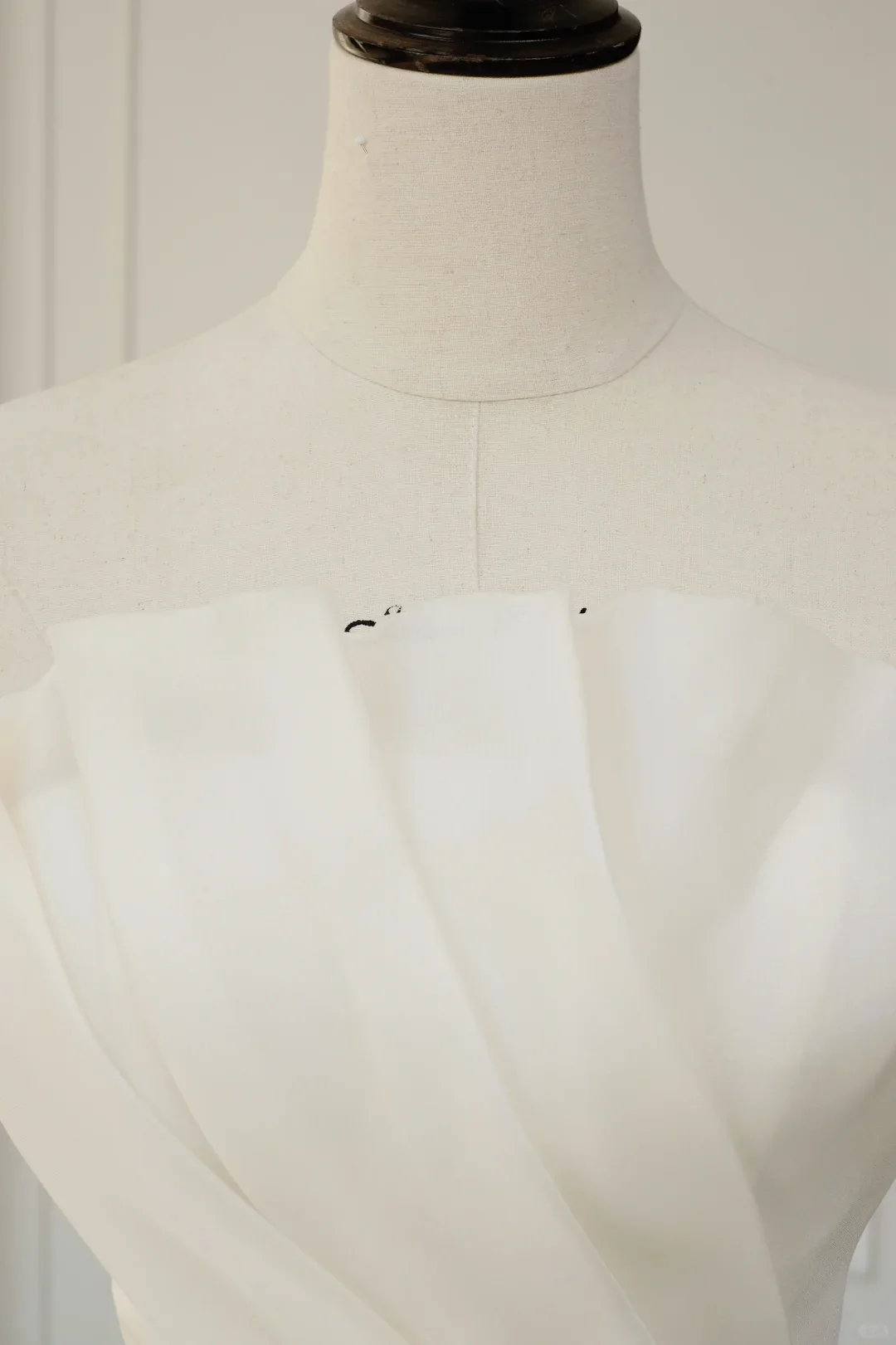 Timeless Bridal Gown Ball Gown Strapless Organza Sleeveless Long White Wedding Dresses Elegant Bridal Gowns DH892 - Deanwangkt