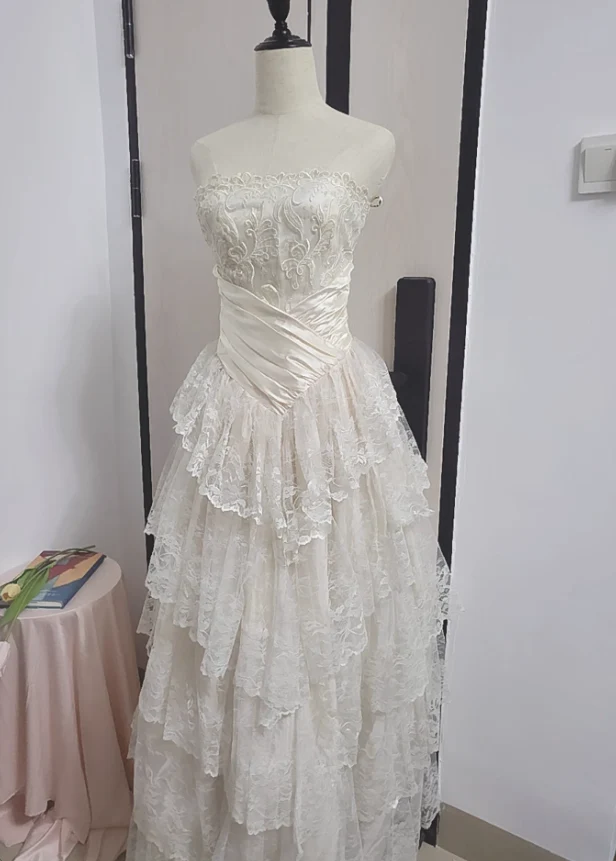 Princess Bridal Dress Ball Gown Strapless Sleeveless Lace White Appliques Wedding Dresses Pretty Bridal Gowns DH949 - Deanwangkt