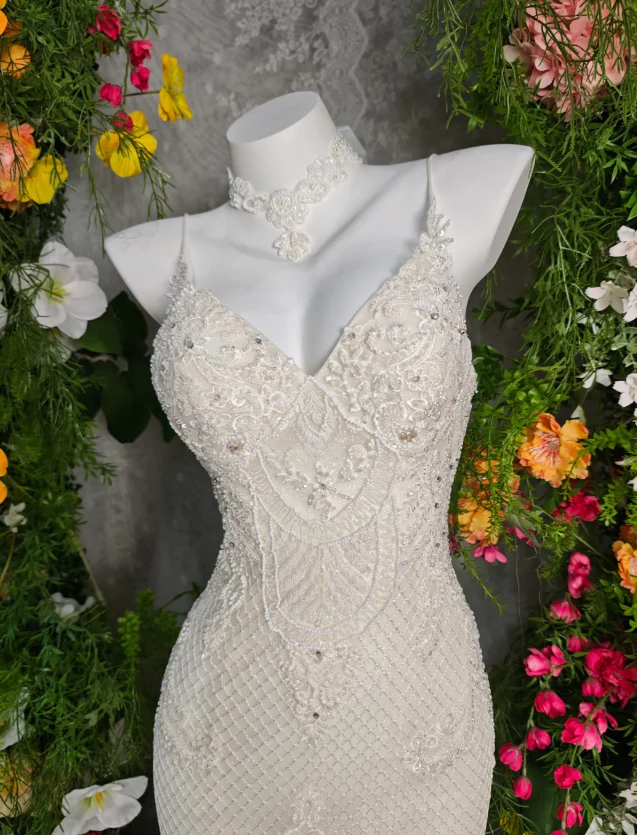 Vintage V-neck Mermaid Long Wedding Dresses Lace Applique White Bridal Dresses Sleeveless Bridal Gowns DP3700 - Deanwangkt
