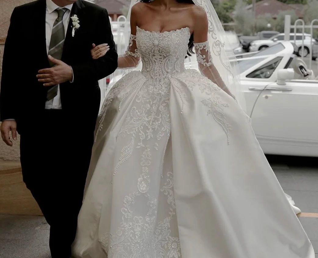 Beautiful Ball Gown Sweetheart Sleeveless White Satin Pleated White Pearls Beads Wedding Dress Modest Wedding Dresses Princess Wedding Gowns DH1483 - Deanwangkt