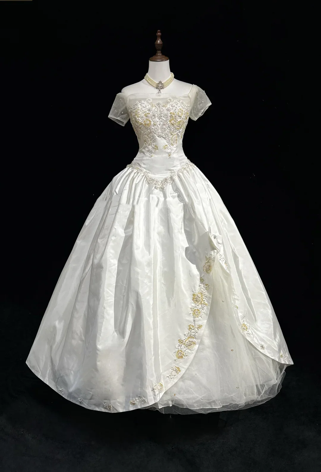 Unique Bridal Gown Ball Gown Off The Shoulder White Short Sleeves Lace Wedding Dresses Vintage 80s Wedding Gowns DH1258 - Deanwangkt