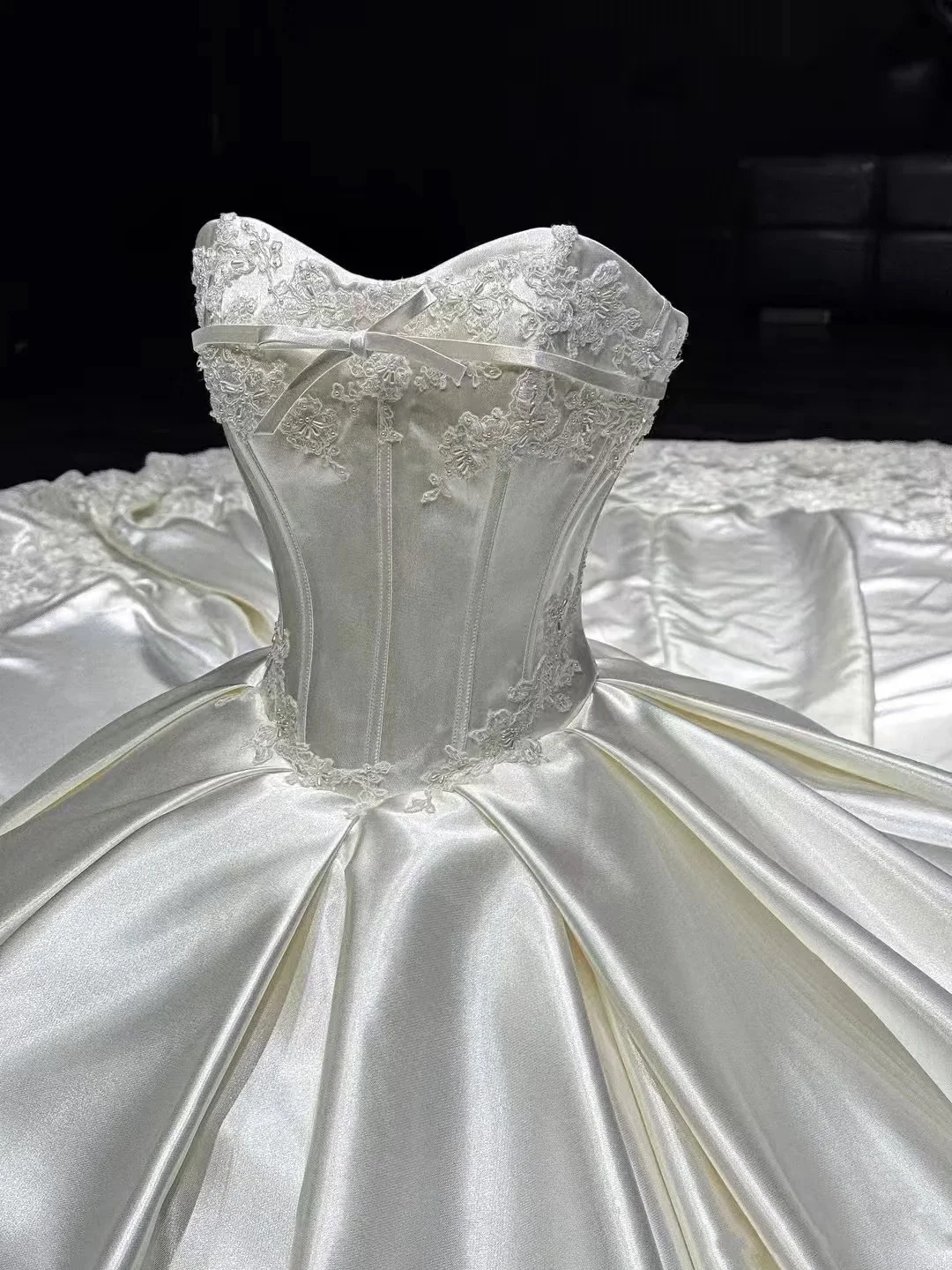 Classy Elegant Wedding Dress Ball Gown Strapless Satin Lace Long Wedding Dresses Bridal Gowns DH748 - Deanwangkt