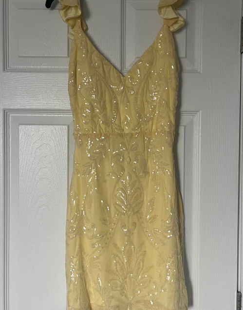 Pretty A line V Neck Yellow Sequin Formal Homecoming Dresses Short 21st Birthday Outfits Graduation Dress Mini Cocktail Dresses DH2270 - Deanwangkt