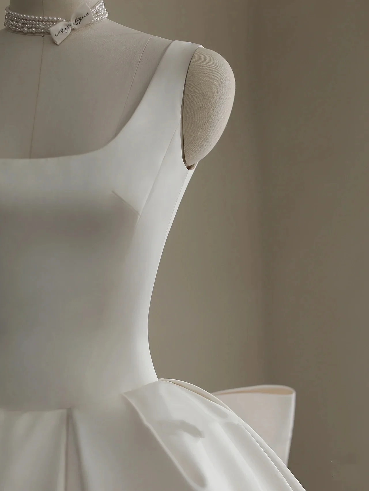 Romantic Wedding Gown Bridal Dress Ball Gown Square Neck Satin Wedding Dress Ivory Wedding Dresses Modest Wedding Gowns DH1781 - Deanwangkt