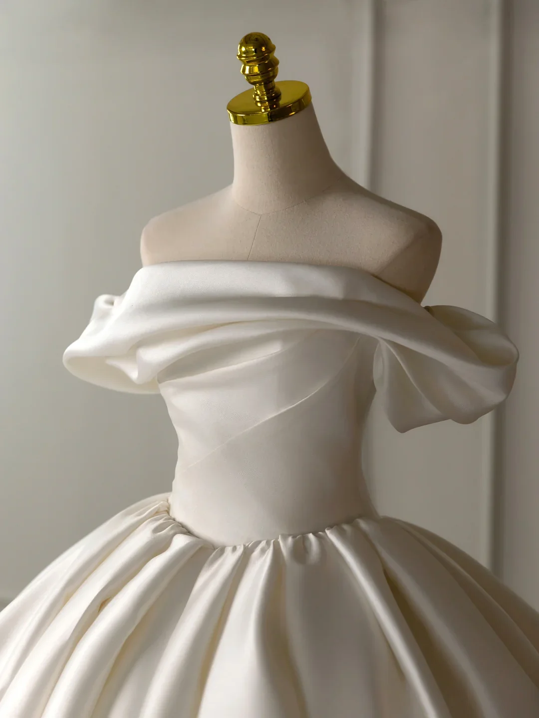 Elegant Wedding Dress Ball Gown Off The Shoulder Satin Short Sleeves Wedding Dresses Bridal Gowns DH2074 - Deanwangkt