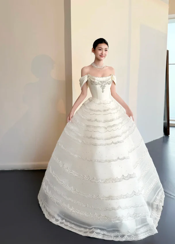 Gorgeous Off-the-shoulder A-Line Tulle Long Wedding Dresses White Bridal Gowns Short-sleeved Bridal Dresses DP3863 - Deanwangkt