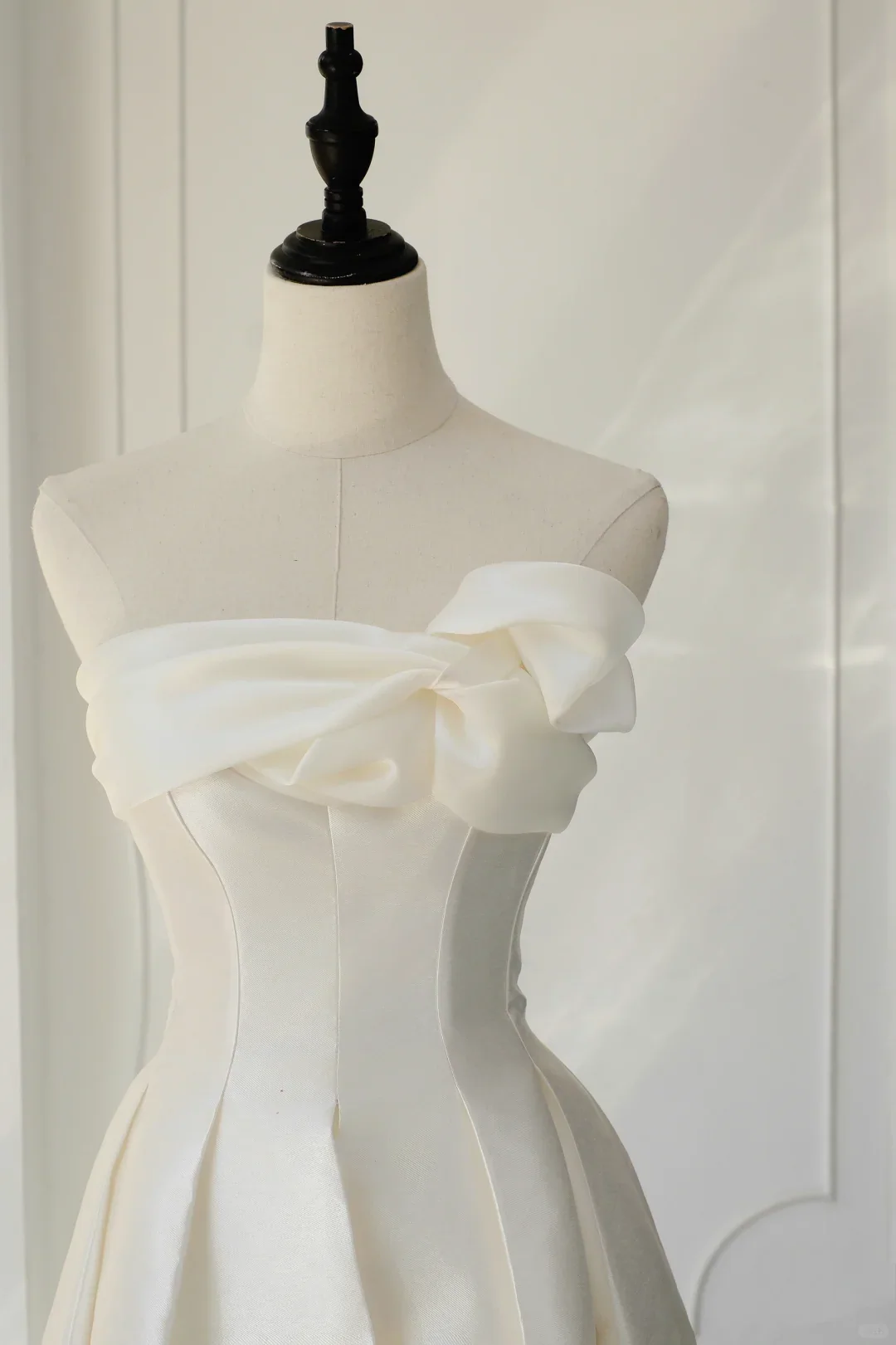 Timeless Bridal Gown A line Strapless Satin White Wedding Dresses Elegant Bridal Gowns DH895 - Deanwangkt