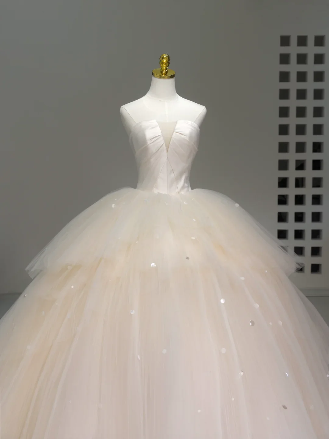 Romantic Wedding Gown Bridal Dress Ball Gown Strapless Wedding Dress Tulle Wedding Dresses Modest Wedding Gowns DH2042 - Deanwangkt