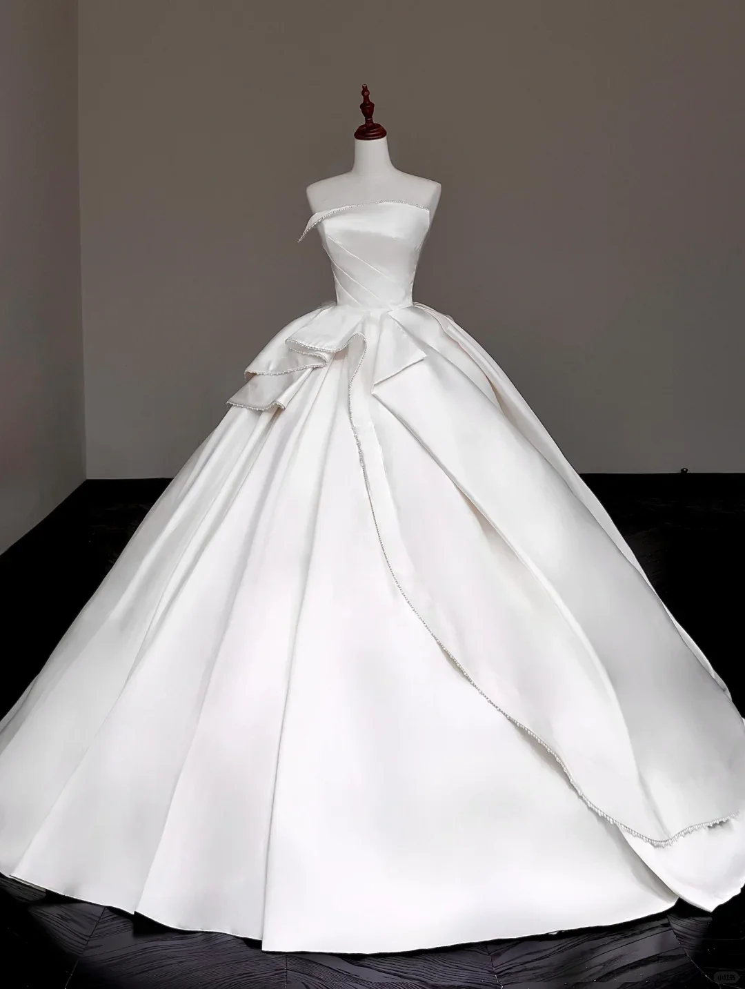 Unique Bridal Gown Ball Gown Strapless Pearls White Satin Wedding Dresses Bridal Gowns DP676 - Deanwangkt