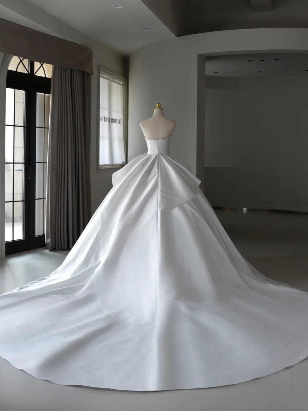 Princess Bridal Dress Ball Gown Strapless Satin Wedding Dress With Ruffles White Wedding Dresses Modest Wedding Gowns DH1549 - Deanwangkt