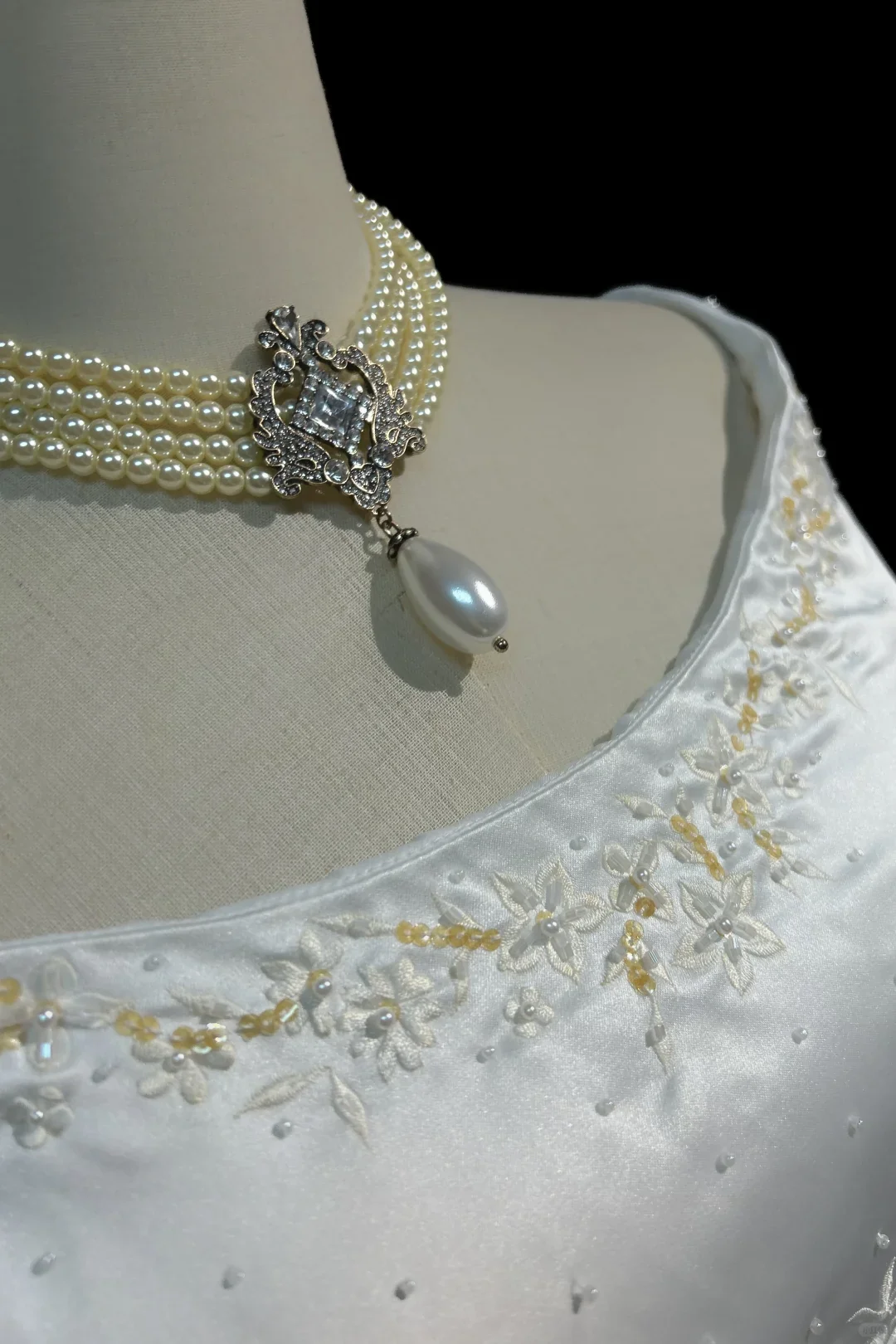 Classic Bridal Gown A line Jewel Neck Satin Long White Wedding Dresses Elegant Bridal Gowns DH649 - Deanwangkt