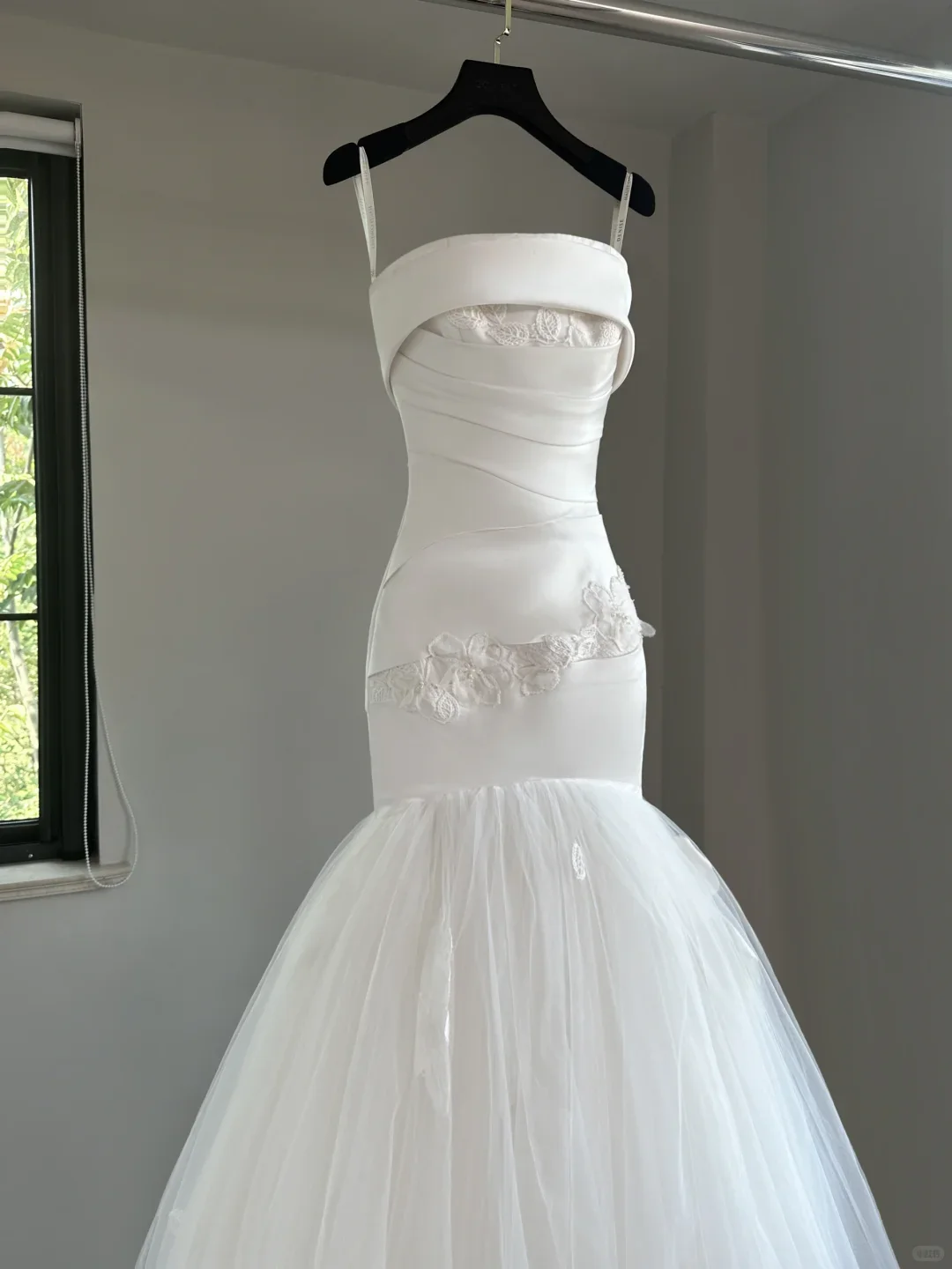 Unique Wedding Dress Ball Gown Strapless Satin White Sleeveless Long Wedding Dresses Bridal Gowns DH2051 - Deanwangkt