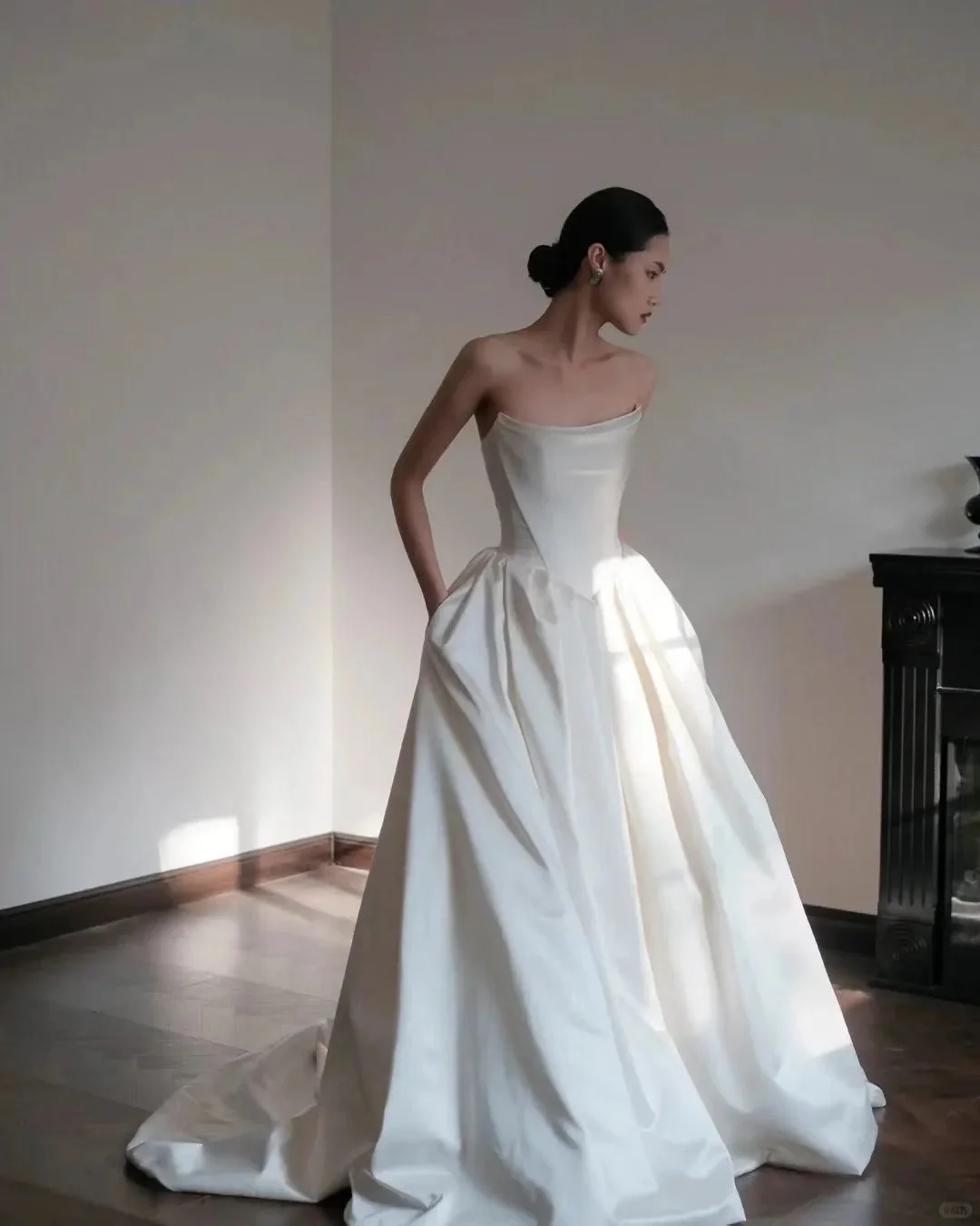Elegant Ivory Strapless Ball Gown Satin Wedding Dress Simple Bridal Gown DP2824 - Deanwangkt