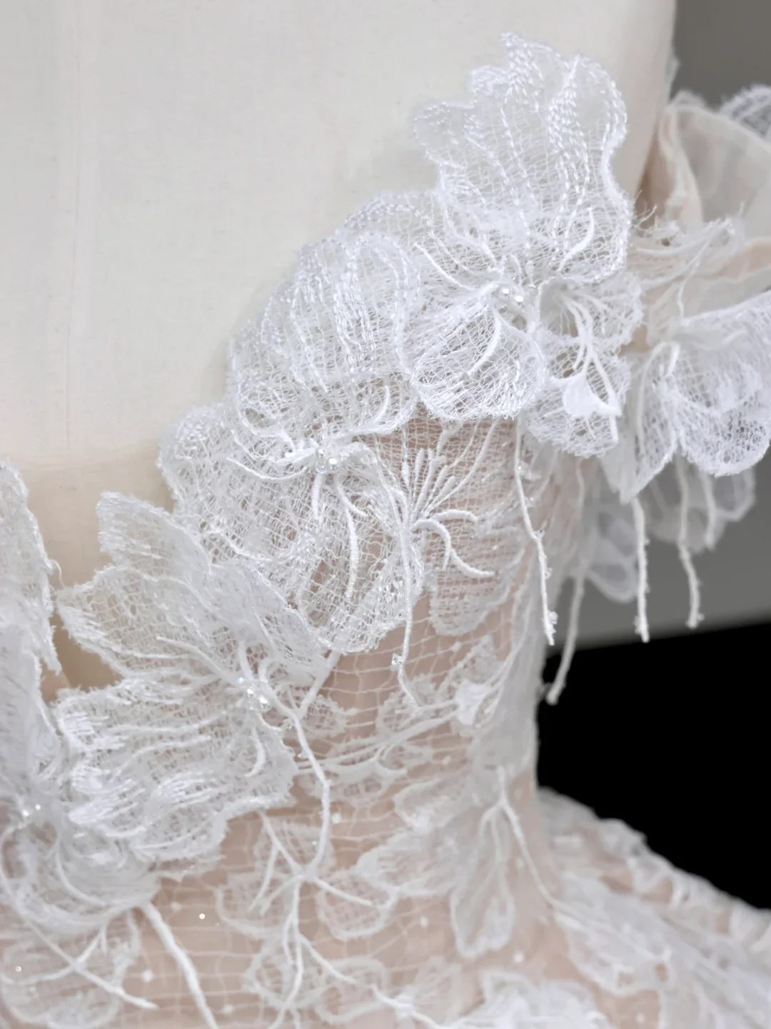 Unique Bridal Gown Ball Gown Strapless Lace White Satin Wedding Dresses Bridal Gowns DP677 - Deanwangkt