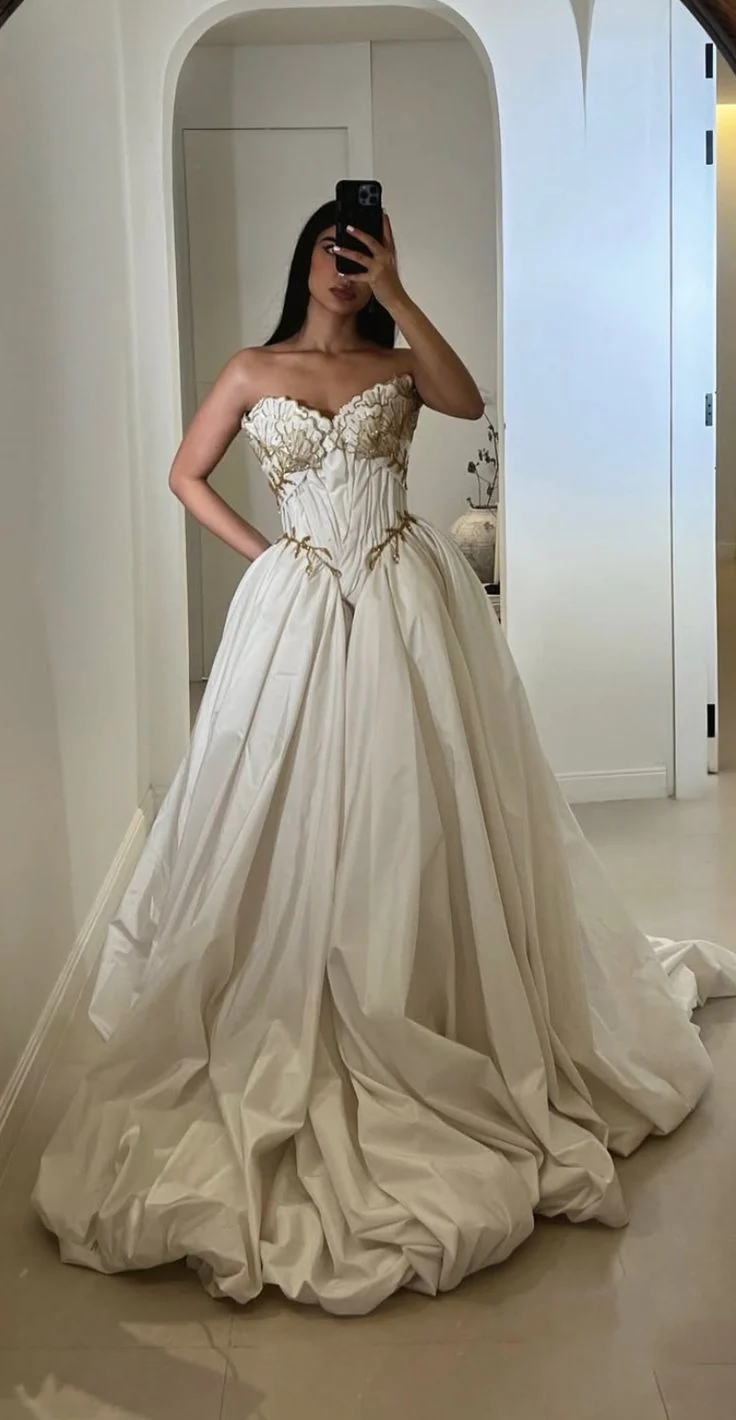 Beautiful Ball Gown Sweetheart Sleeveless White Satin Pleated Gold Beads Wedding Dress Modest Wedding Dresses Princess Wedding Gowns DH1481 - Deanwangkt