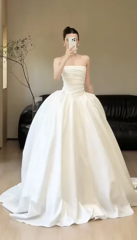 Modest Strapless Ball Gown Long Wedding Dresses Sleeveless Satin Bridal Dresses White Bridal Gowns DP3844 - Deanwangkt