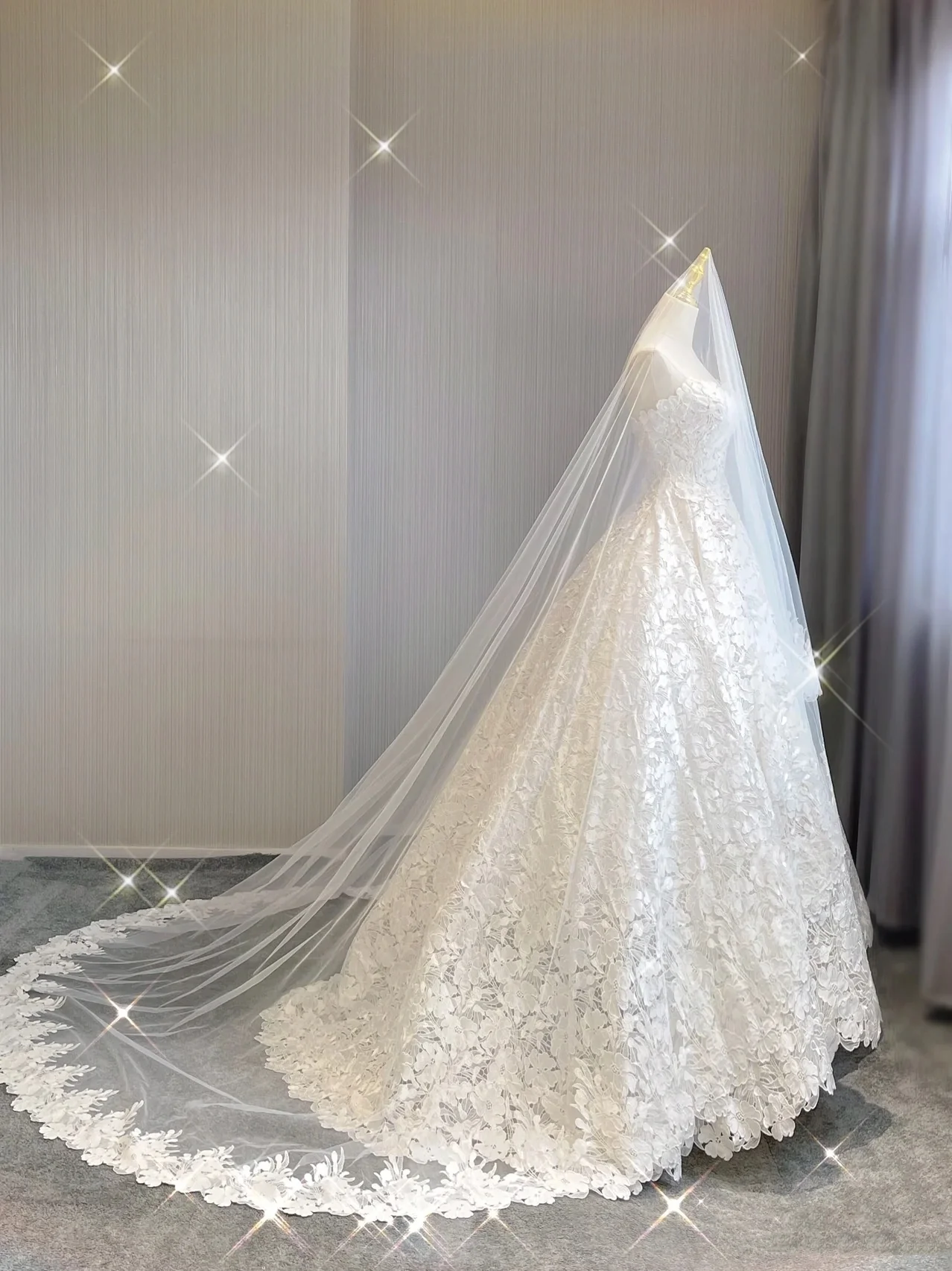 Extravagant Ball Gown Strapless White Lace Long Wedding Dresses Elegant Bridal Gowns DH680 - Deanwangkt