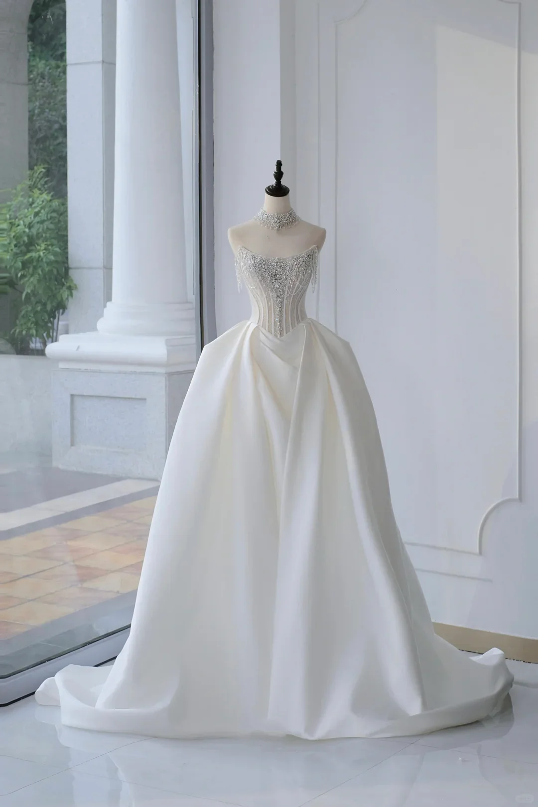 Timeless Bridal Gown Ball Gown Strapless Satin Silver Beads Sleeveless Long White Wedding Dresses Elegant Bridal Gowns DH888 - Deanwangkt