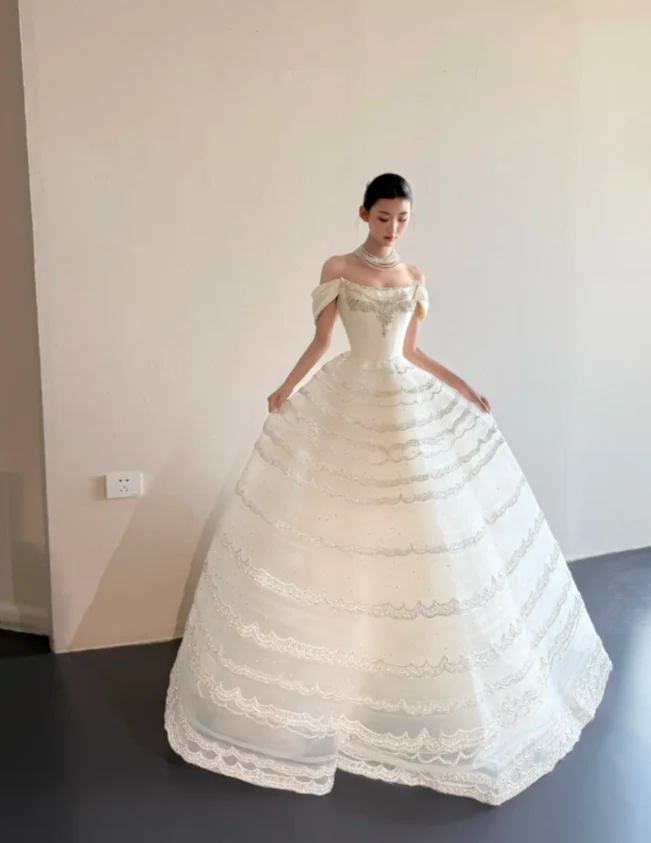 Gorgeous Off-the-shoulder A-Line Tulle Long Wedding Dresses White Bridal Gowns Short-sleeved Bridal Dresses DP3863 - Deanwangkt