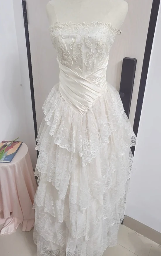 Princess Bridal Dress Ball Gown Strapless Sleeveless Lace White Appliques Wedding Dresses Pretty Bridal Gowns DH949 - Deanwangkt