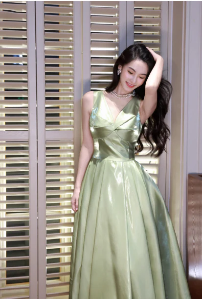 Gorgeous V-neck A-Line Long Prom Dresses Satin Sleeveless Formal Dresses Green Birthday Dresses DP3257 - Deanwangkt