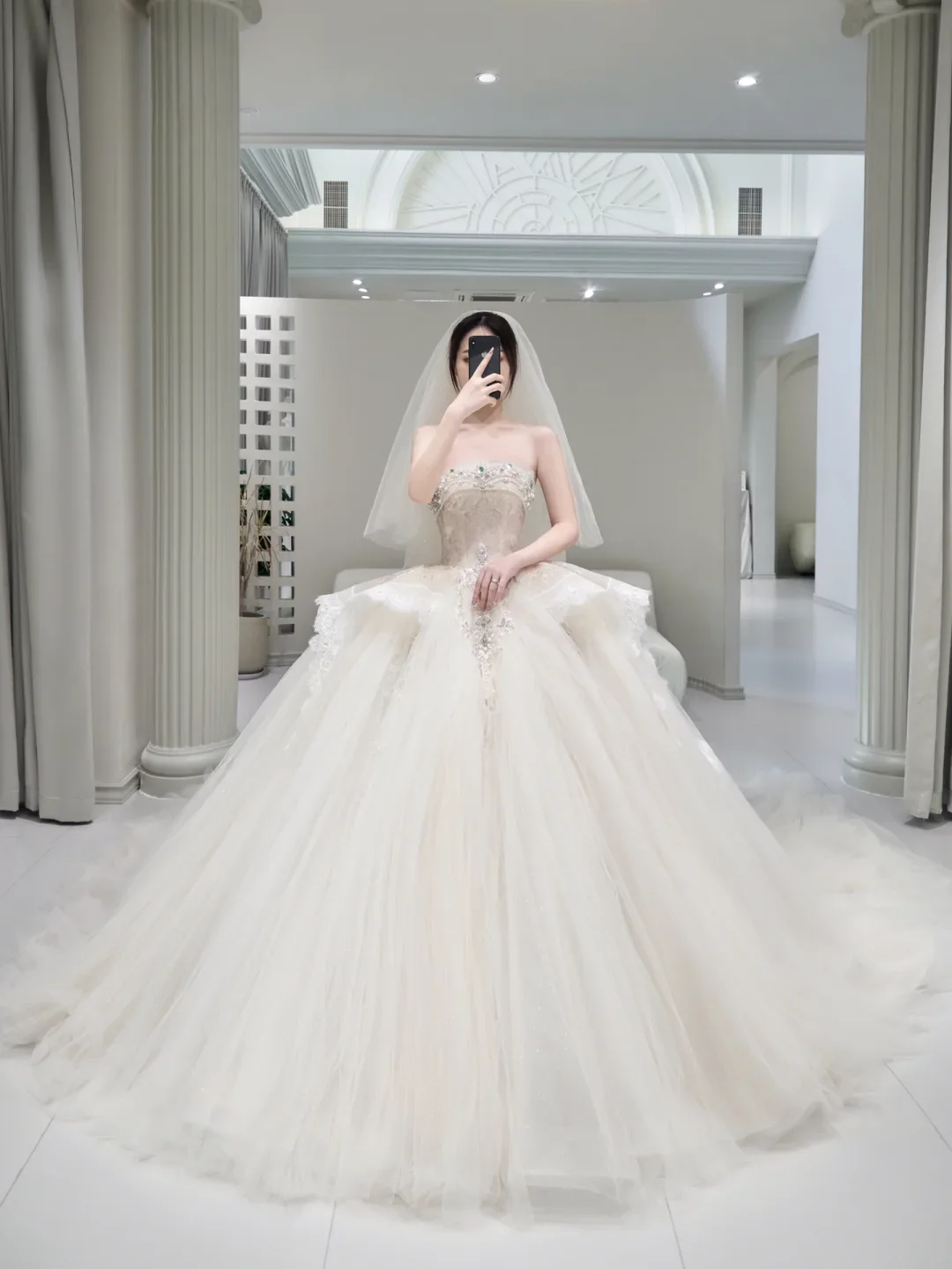Princess Bridal Dress Ball Gown Strapless Tulle Wedding Dress With Ruffles Beads White Wedding Dresses Simple Wedding Gowns DH1555 - Deanwangkt