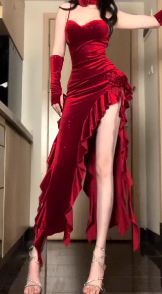 Sexy Spaghetti Strap Velvet Tight Evening Dresses Burgundy Formal Dresses Ruffle New Year's Evening Dresses with Slits DP3205 - Deanwangkt