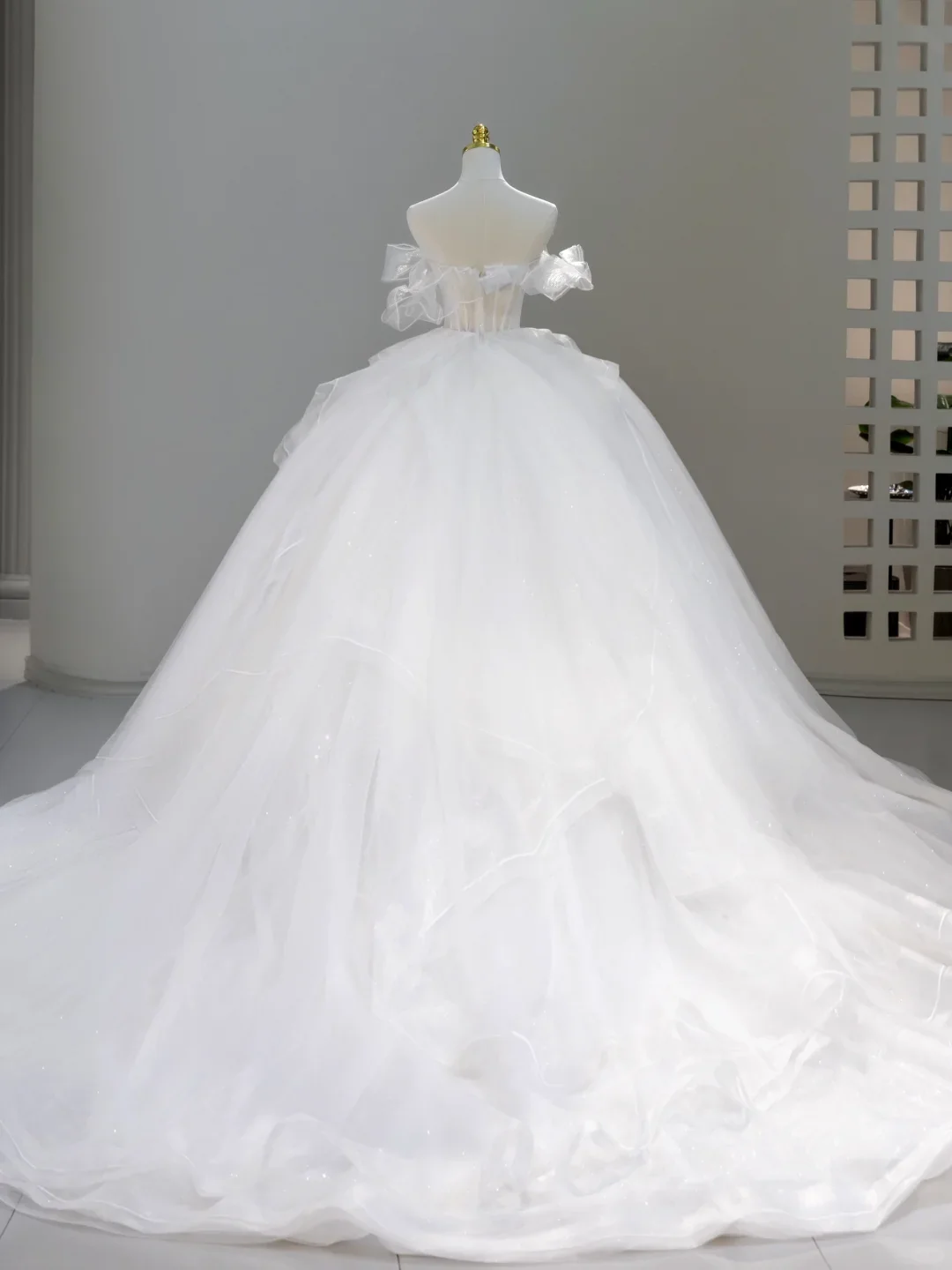 Princess Bridal Dress Ball Gown Off The Shoulder White Tulle Long Wedding Dress Simple Wedding Dresses Modest Wedding Gowns DH2044 - Deanwangkt