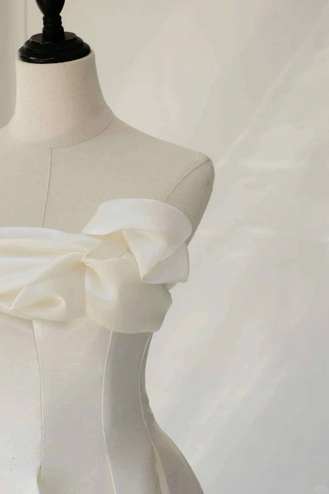 Timeless Bridal Gown A line Strapless Satin White Wedding Dresses Elegant Bridal Gowns DH895 - Deanwangkt