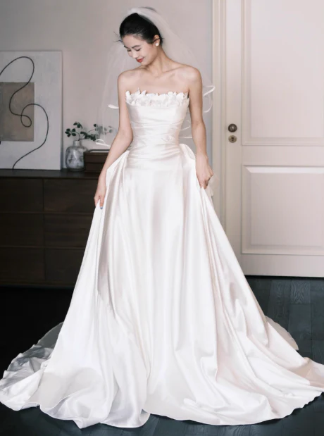 Stunning Strapless Long Ball Gowns Satin Floor-length Wedding Dress Simple Bridal Gown DH2687 - Deanwangkt