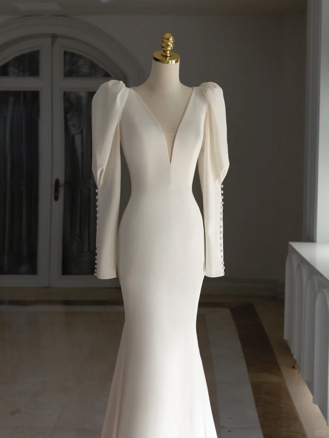 Simple Mermaid V Neck Long Sleeves Satin Wedding Dress With Buttons Wedding Dresses Modest Wedding Gowns Brides Dress DH1297 - Deanwangkt