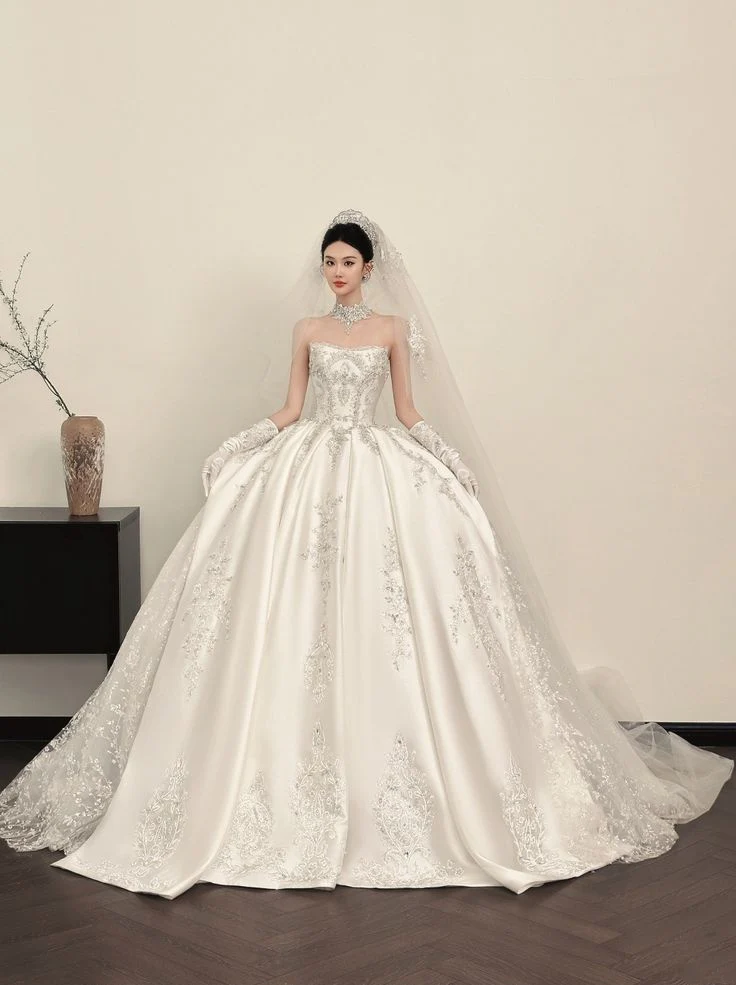 Extravagant Ball Gown Strapless White Satin Beads Long Wedding Dresses Elegant Bridal Gowns DH679 - Deanwangkt