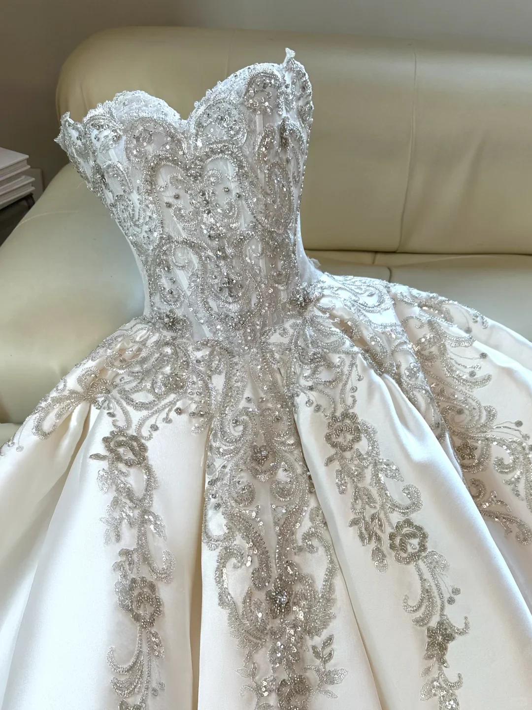 Ethereal Wedding Dress Ball Gown Sweetheart Satin White Sleeveless Long Wedding Dresses Bridal Gowns DH2050 - Deanwangkt