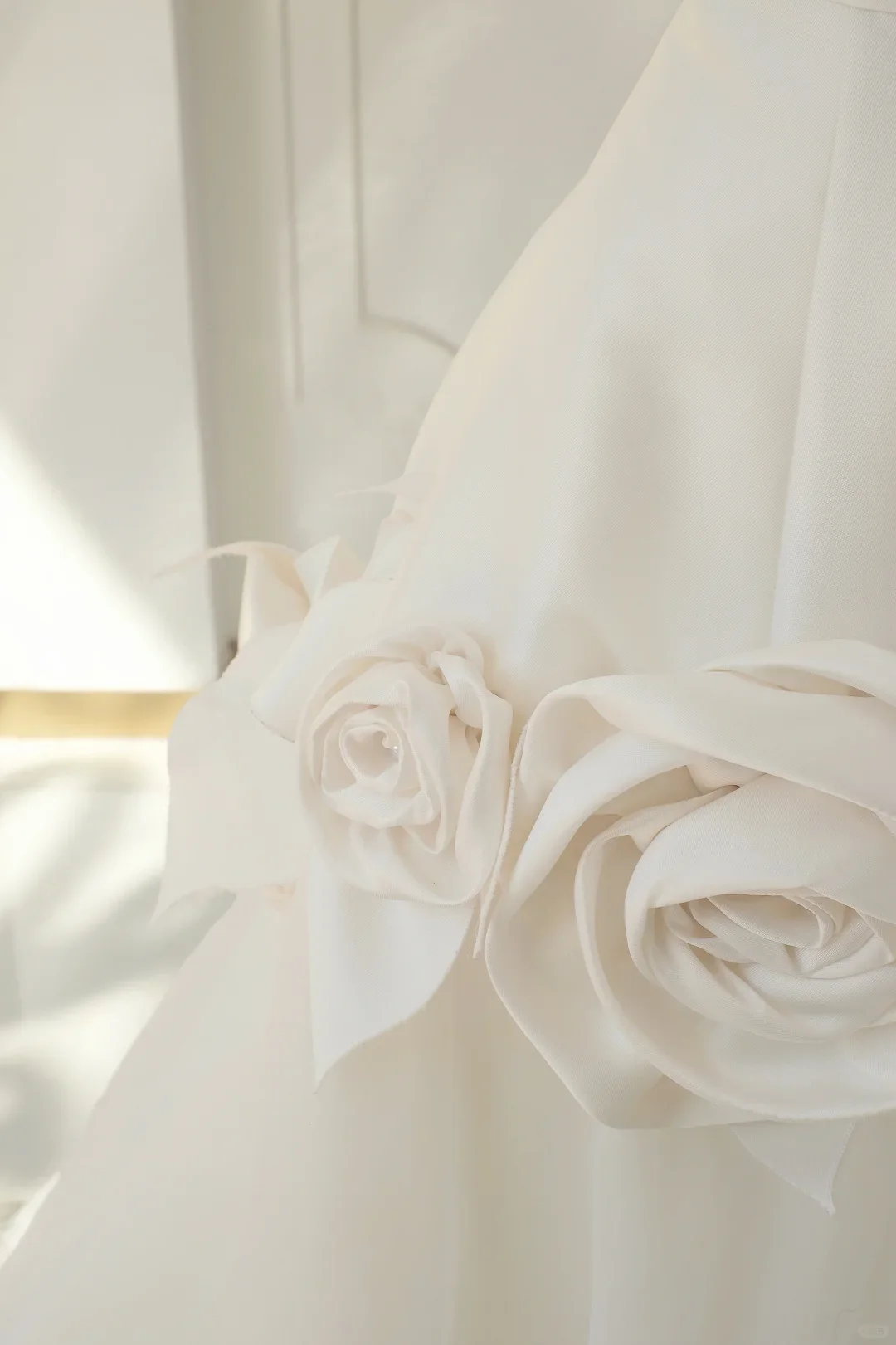 Timeless Bridal Gown Ball Gown Strapless Satin Flowers Sleeveless Long White Wedding Dresses Elegant Bridal Gowns DH890 - Deanwangkt