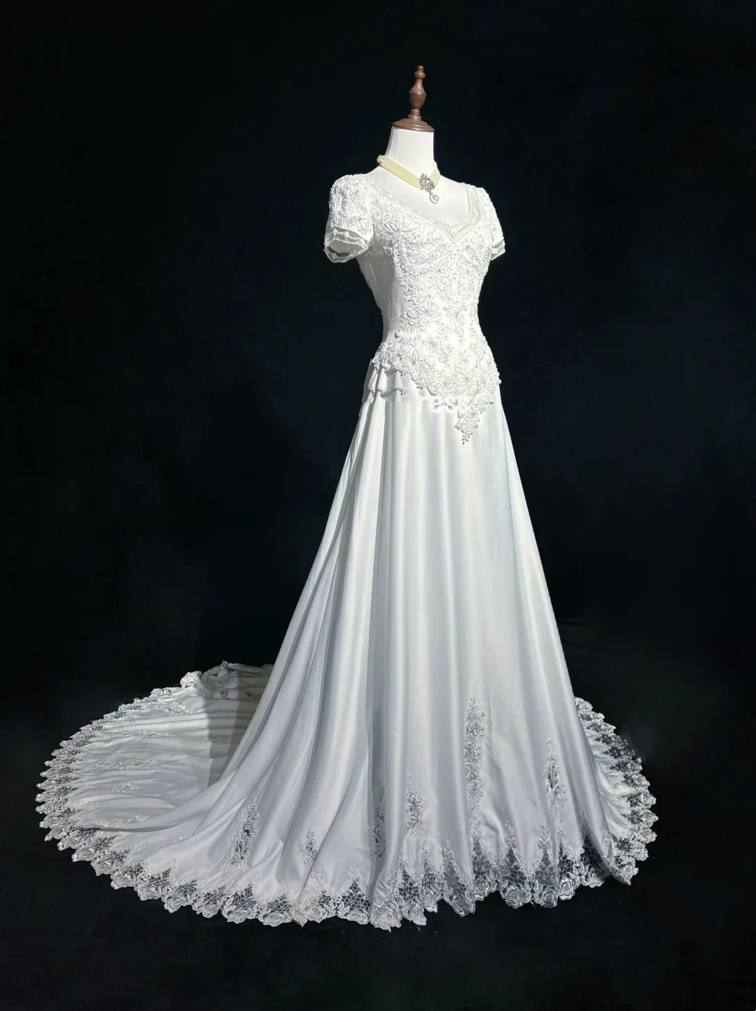 Classic Elegant Wedding Gown A line V Neck Long White Satin 70s Wedding Dresses Vintage Bridal Gowns DH1149 - Deanwangkt
