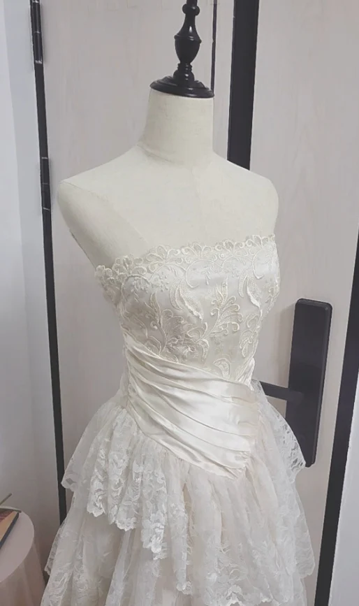 Princess Bridal Dress Ball Gown Strapless Sleeveless Lace White Appliques Wedding Dresses Pretty Bridal Gowns DH949 - Deanwangkt
