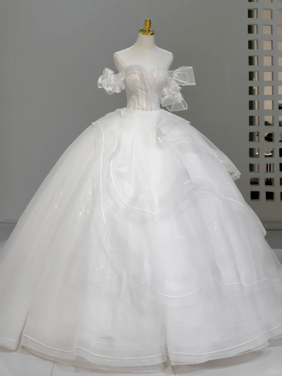 Princess Bridal Dress Ball Gown Off The Shoulder White Tulle Long Wedding Dress Simple Wedding Dresses Modest Wedding Gowns DH2044 - Deanwangkt