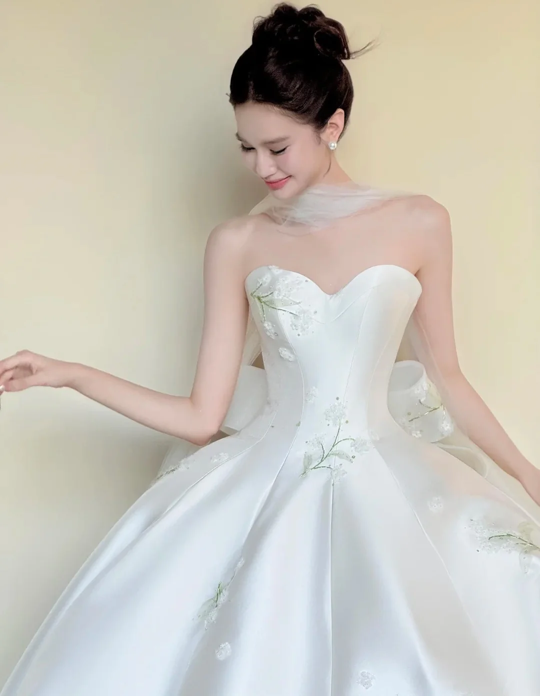 Timeless Sweetheart Neck Luxury Wedding Dresses White Ball Gown Satin Applique Long Bridal Gowns DP2990 - Deanwangkt