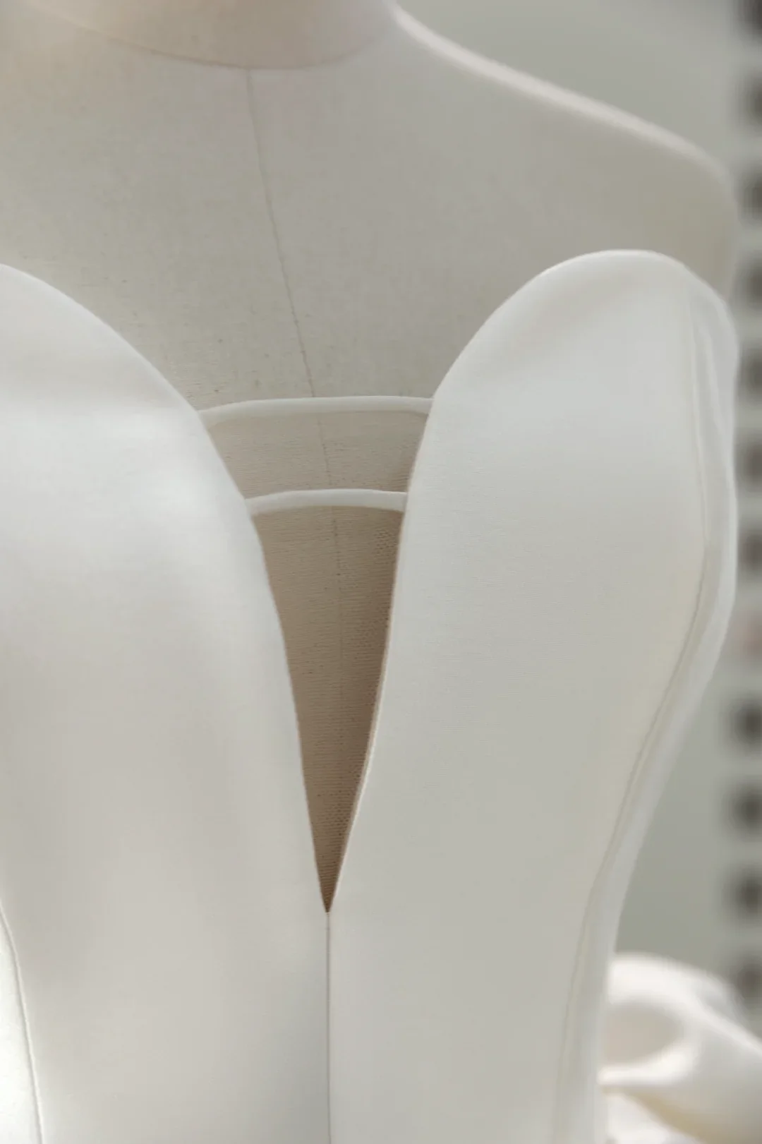 Unique Wedding Dress Mermaid Sweetheart Satin White Sleeveless Long Wedding Dresses Bridal Gowns DH2053 - Deanwangkt