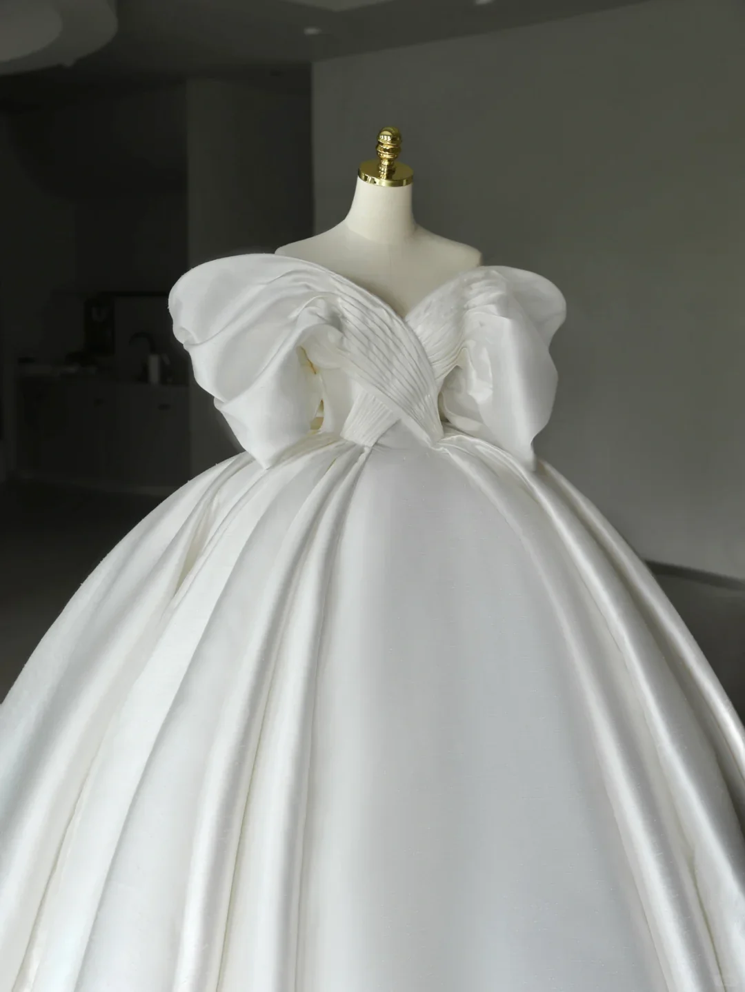 Princess Bridal Gown Ball Gown Off The Shoulder Satin Wedding Dress With White Short Sleeves Wedding Dresses Modest Wedding Gowns DH1287 - Deanwangkt