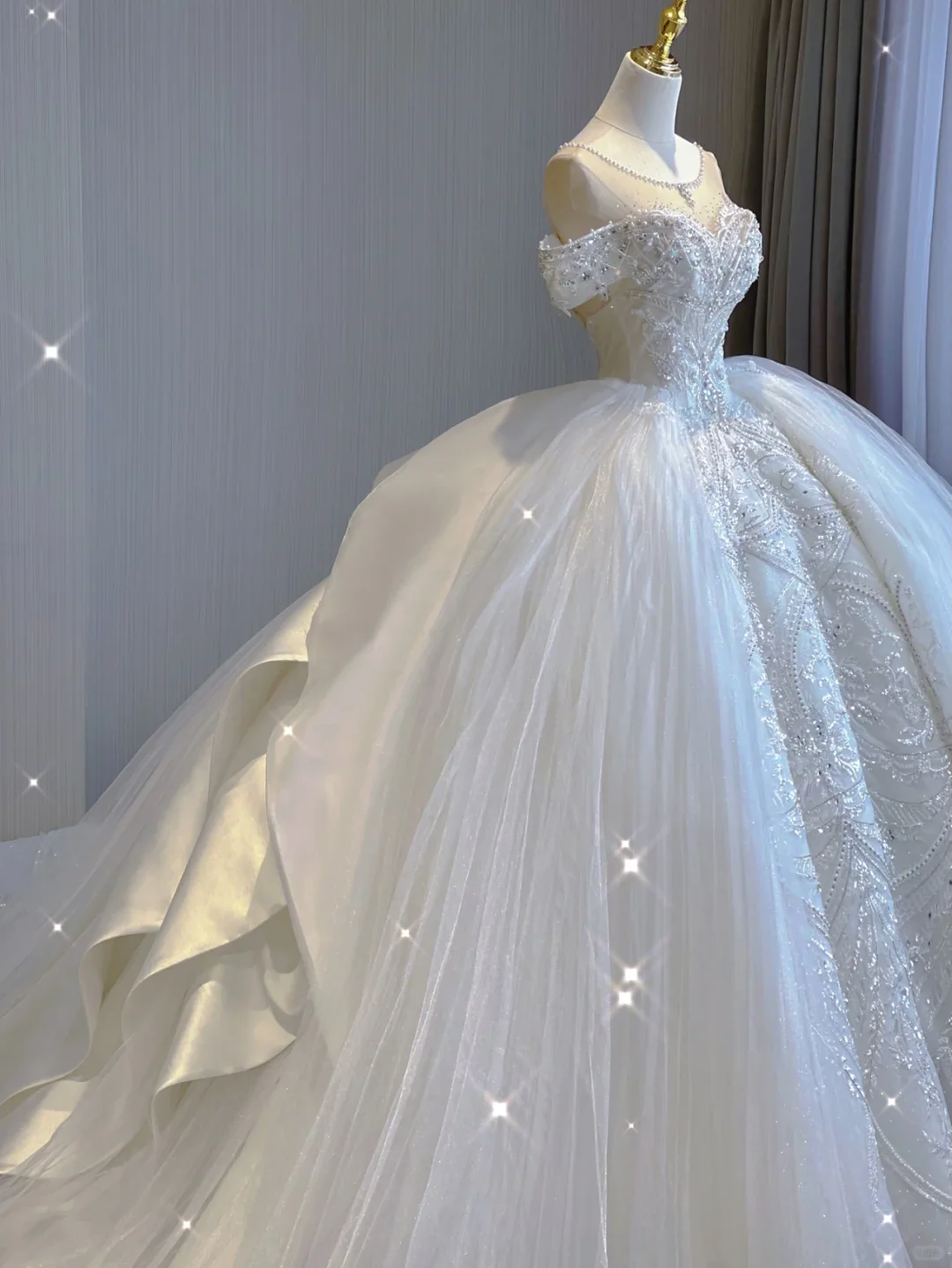 Luxury Ball Gown Scoop Neckline Long Satin Lace White Wedding Dresses Brides Dress DP347 - Deanwangkt