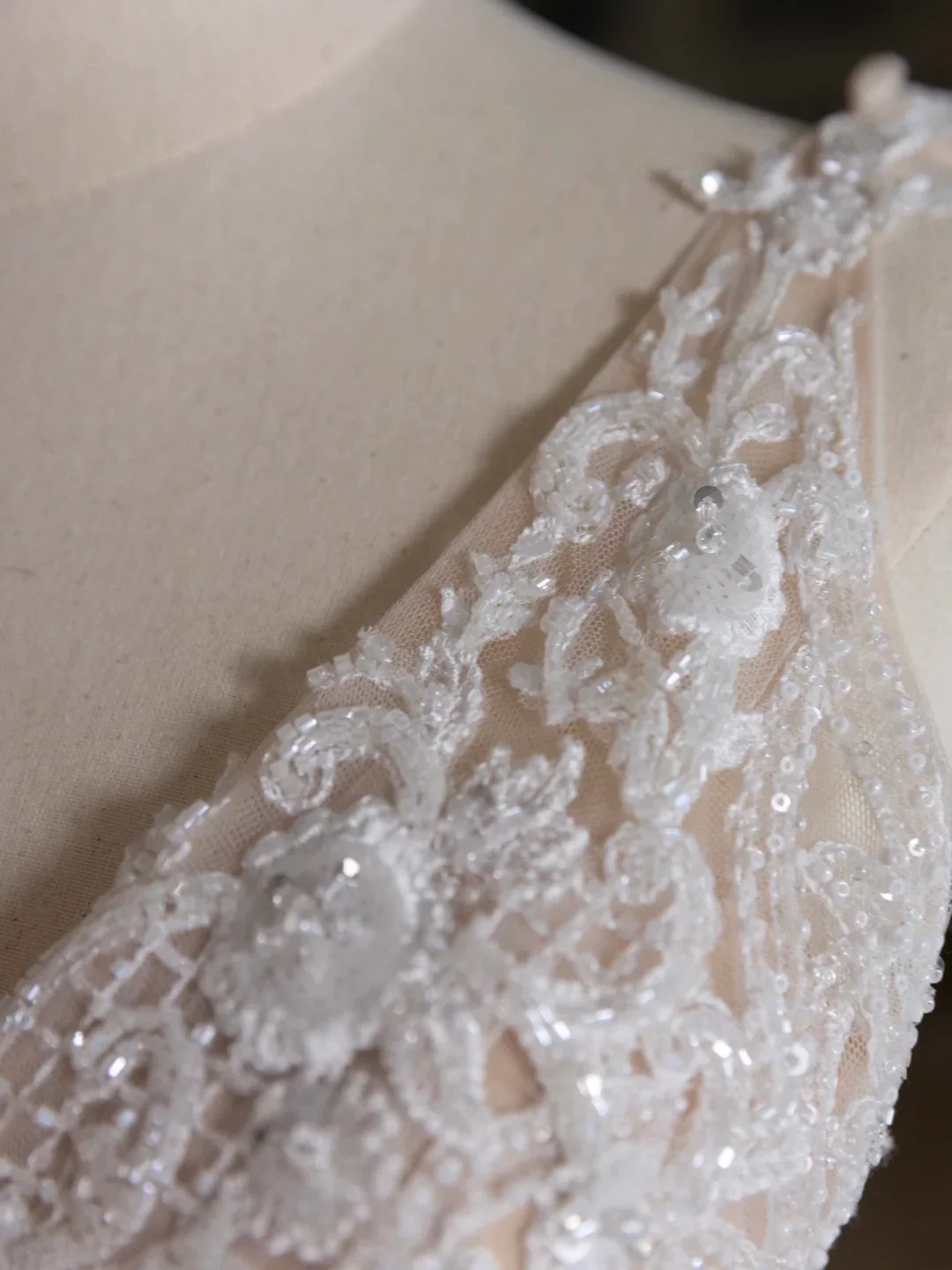 Luxury Mermaid V Neck Sequin With Silver Beads White Wedding Dress Modest Wedding Dresses Princess Wedding Gowns DH1547 - Deanwangkt