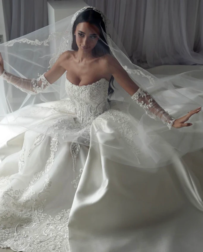 Beautiful Ball Gown Sweetheart Sleeveless White Satin Pleated White Pearls Beads Wedding Dress Modest Wedding Dresses Princess Wedding Gowns DH1483 - Deanwangkt