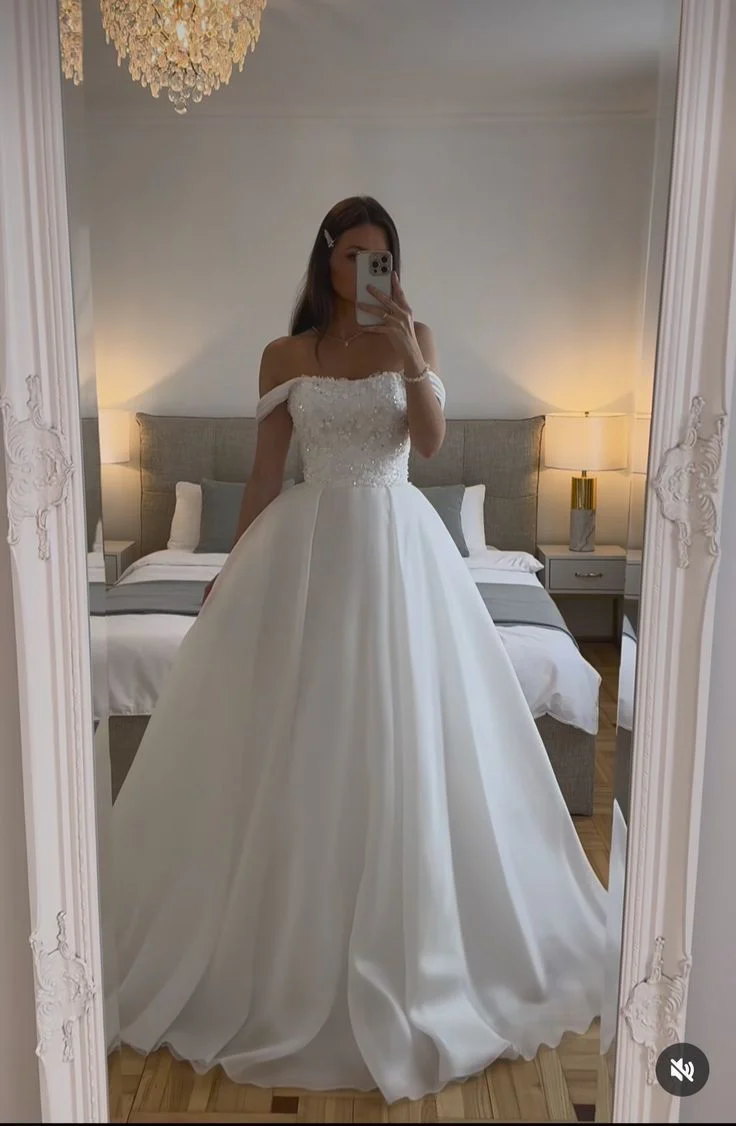 Chic Ball Gown Off The Shoulder Sweetheart White Wedding Dresses Ruffles Tulle Bridal Gowns DP617 - Deanwangkt